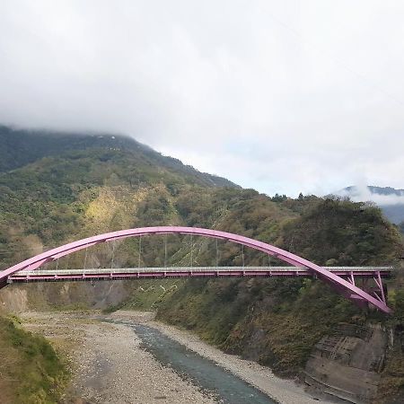 拉拉山周家渡假旅館 Hualing Luaran gambar