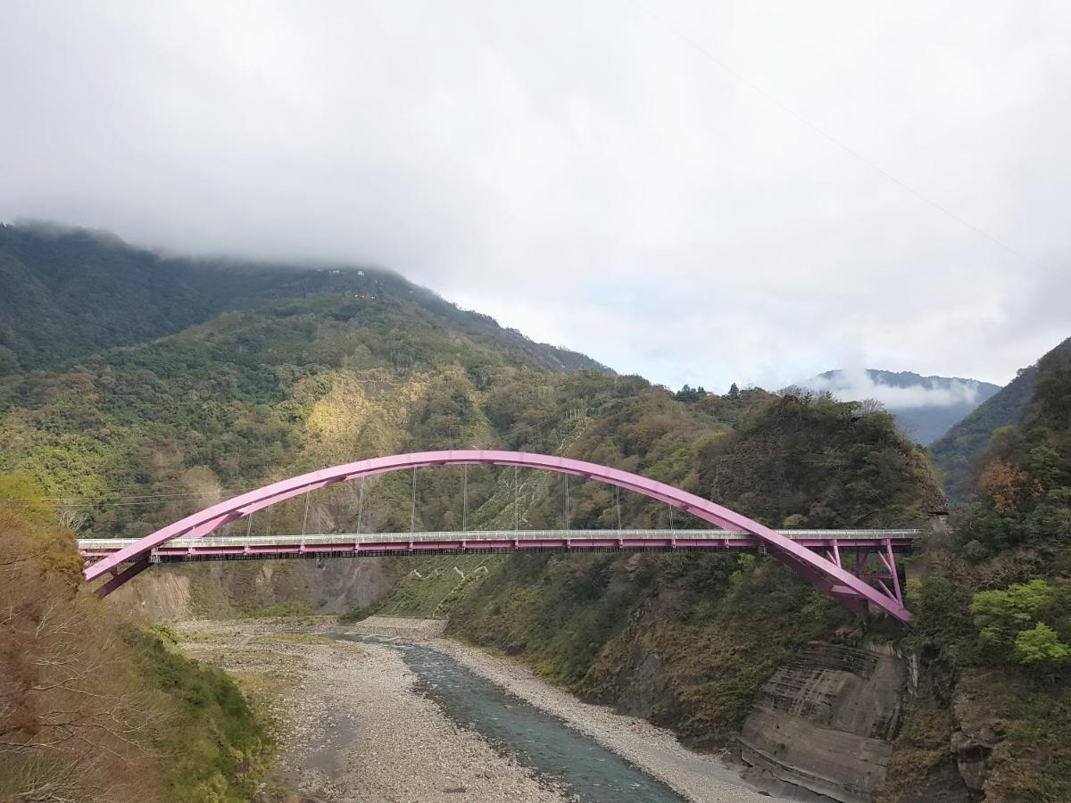 拉拉山周家渡假旅館 Hualing Luaran gambar